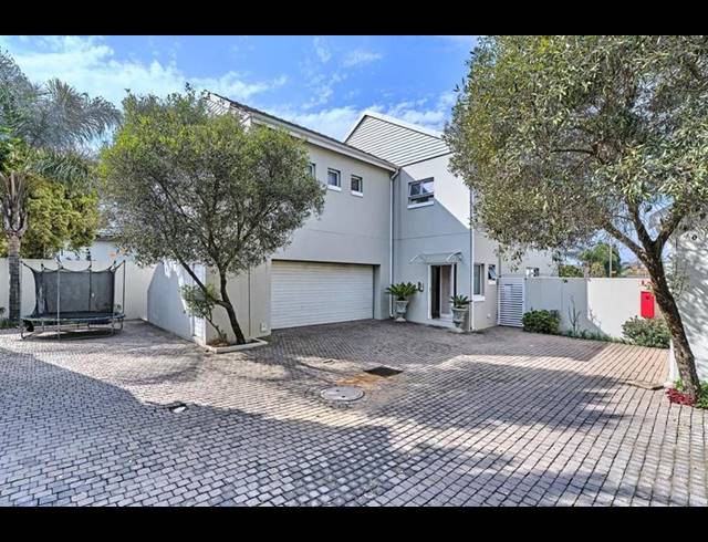 3 BEDROOM TOWNHOUSE FOR SALE IN OAKLANDS
